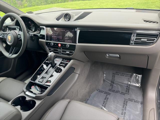 2025 Porsche Macan T