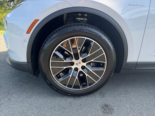 2025 Porsche Macan Electric 4