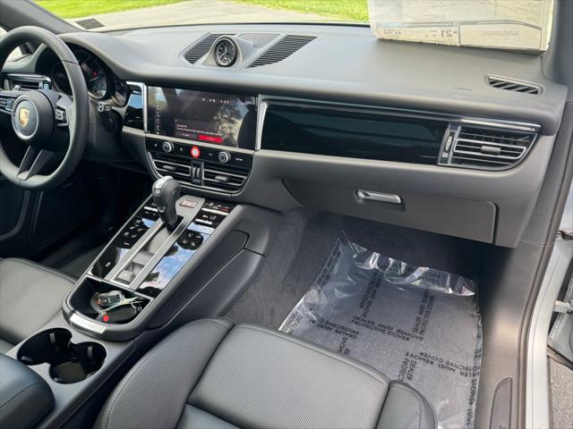 2025 Porsche Macan T