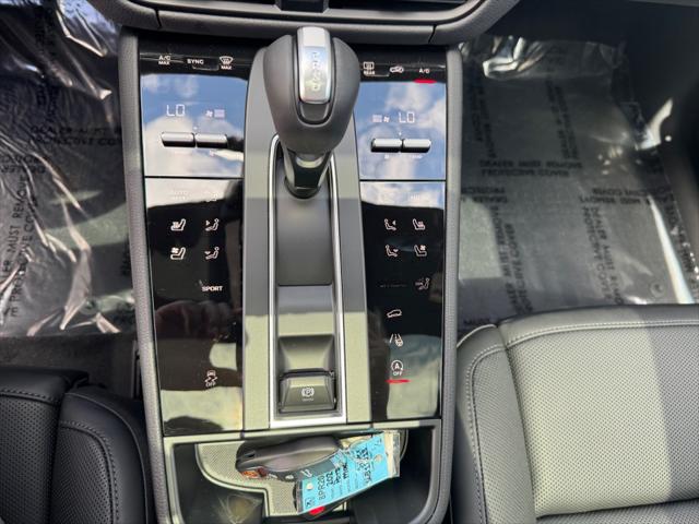 2025 Porsche Macan T