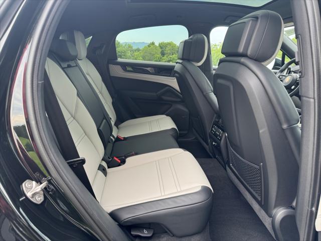 2025 Porsche Cayenne Unknown
