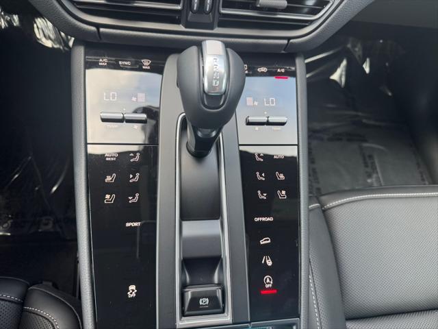 2025 Porsche Macan T