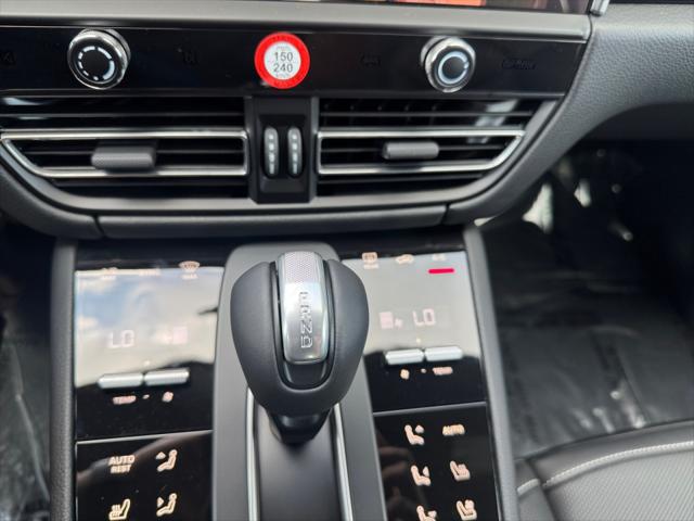 2025 Porsche Macan T