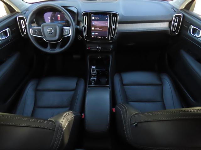 2023 Volvo XC40 B4 Ultimate Dark Theme