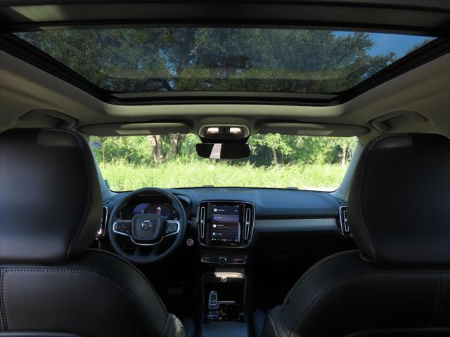 2023 Volvo XC40 B4 Ultimate Dark Theme