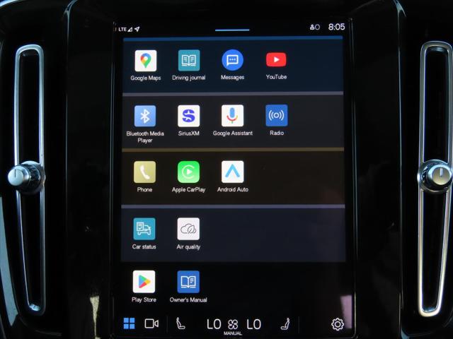 2023 Volvo XC40 B4 Ultimate Dark Theme