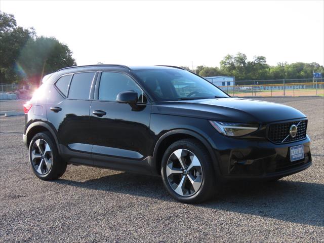 2023 Volvo XC40 B4 Ultimate Dark Theme