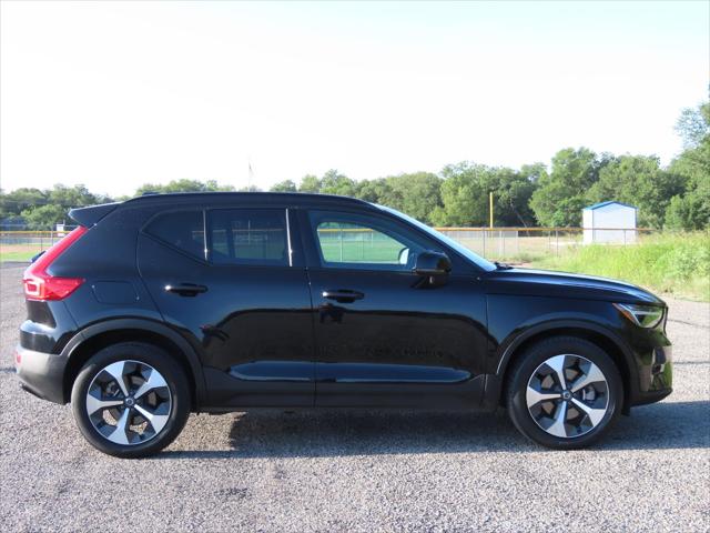 2023 Volvo XC40 B4 Ultimate Dark Theme