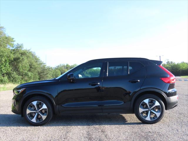 2023 Volvo XC40 B4 Ultimate Dark Theme
