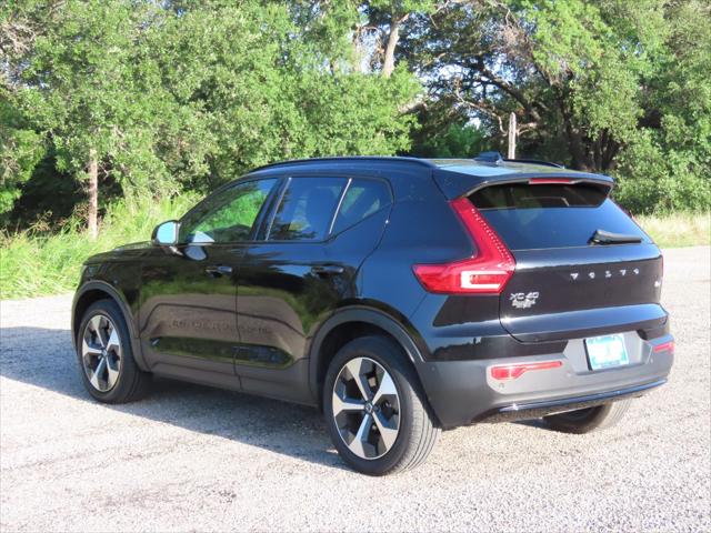 2023 Volvo XC40 B4 Ultimate Dark Theme