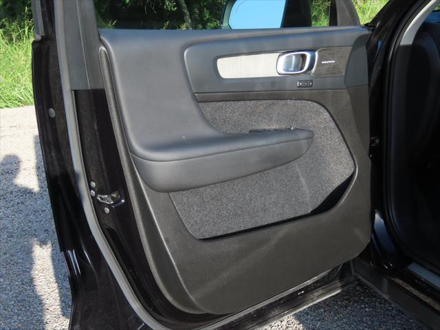 2023 Volvo XC40 B4 Ultimate Dark Theme