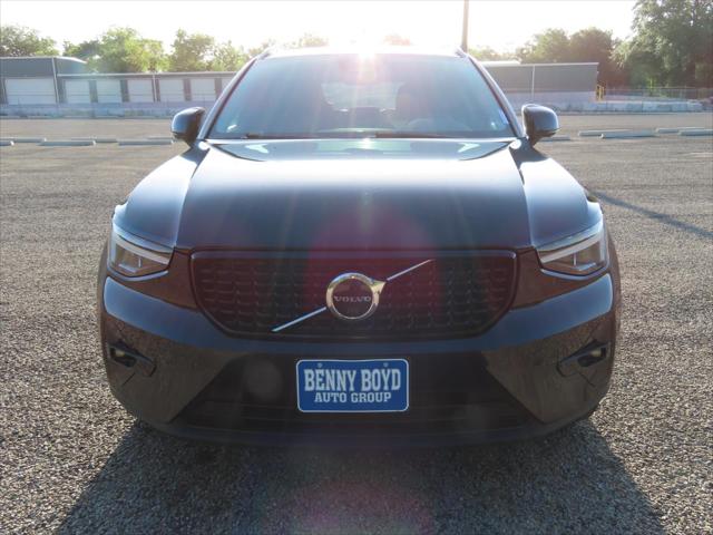 2023 Volvo XC40 B4 Ultimate Dark Theme