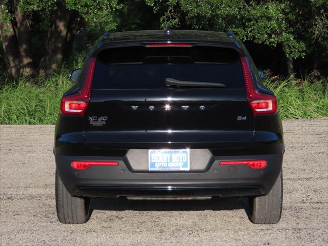 2023 Volvo XC40 B4 Ultimate Dark Theme