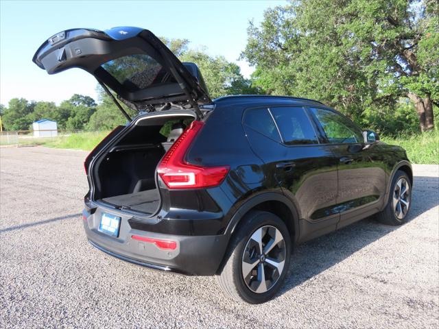 2023 Volvo XC40 B4 Ultimate Dark Theme