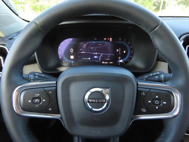 2023 Volvo XC40 B4 Ultimate Dark Theme