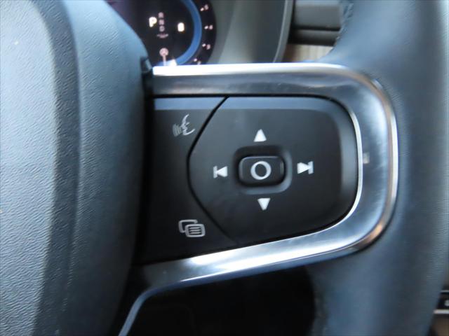 2023 Volvo XC40 B4 Ultimate Dark Theme