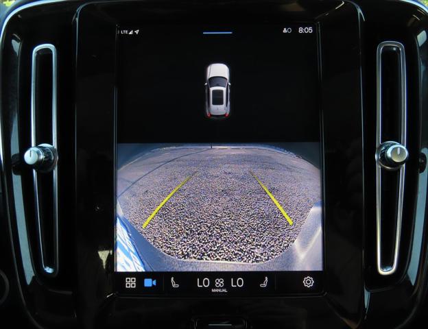 2023 Volvo XC40 B4 Ultimate Dark Theme