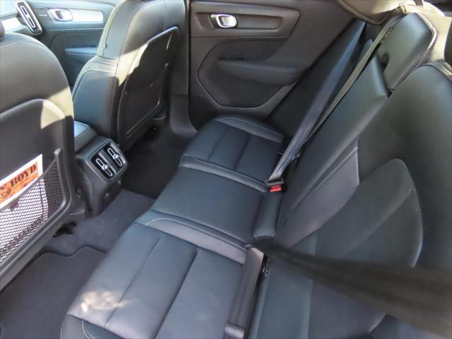 2023 Volvo XC40 B4 Ultimate Dark Theme