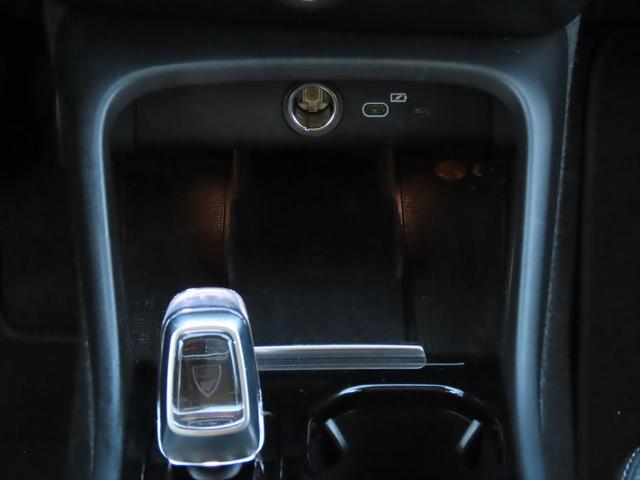 2023 Volvo XC40 B4 Ultimate Dark Theme
