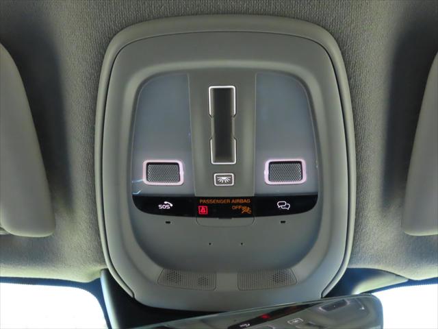 2023 Volvo XC40 B4 Ultimate Dark Theme
