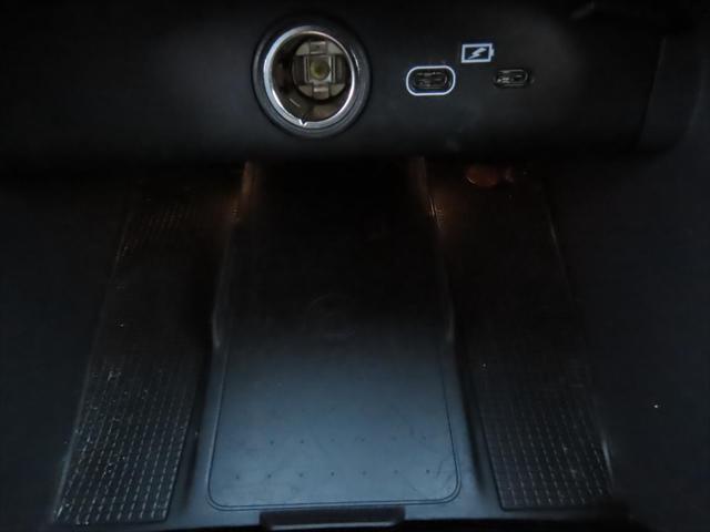 2023 Volvo XC40 B4 Ultimate Dark Theme