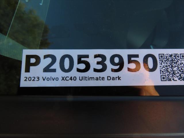 2023 Volvo XC40 B4 Ultimate Dark Theme