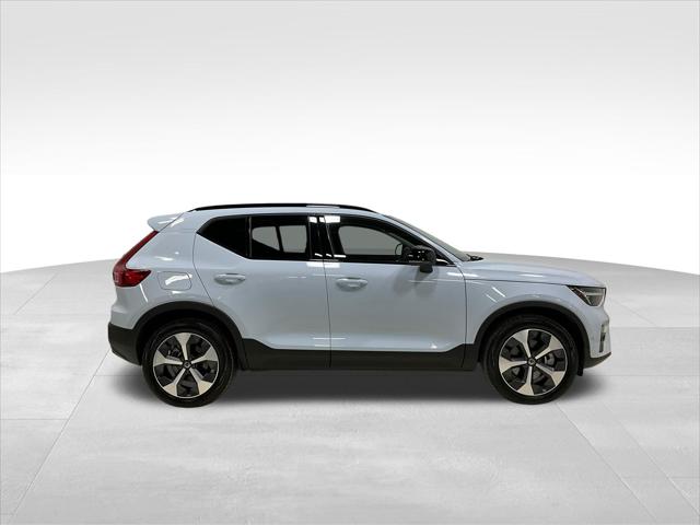 2026 Volvo XC40 Plus, B5 AWD Gas (mild hybrid), Dark