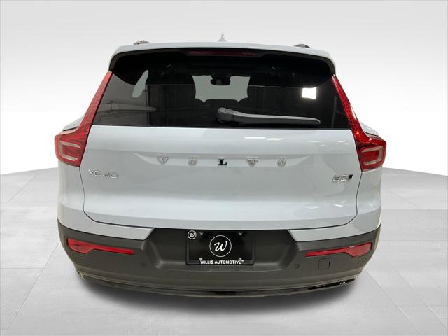 2026 Volvo XC40 Plus, B5 AWD Gas (mild hybrid), Dark