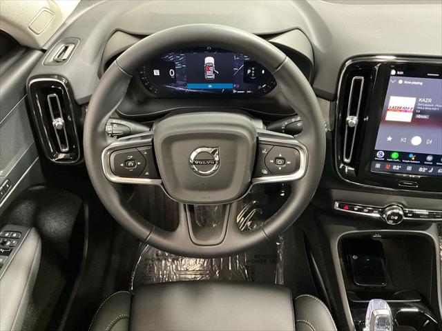 2026 Volvo XC40 Plus, B5 AWD Gas (mild hybrid), Dark