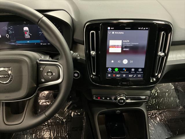 2026 Volvo XC40 Plus, B5 AWD Gas (mild hybrid), Dark