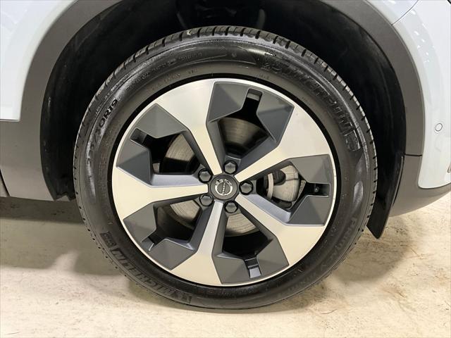 2026 Volvo XC40 Plus, B5 AWD Gas (mild hybrid), Dark