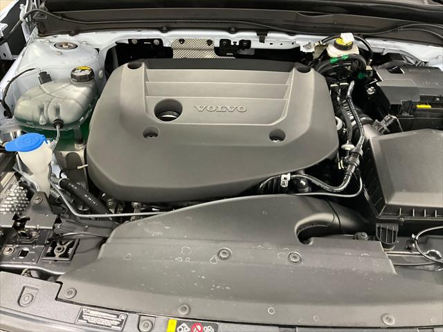 2026 Volvo XC40 Plus, B5 AWD Gas (mild hybrid), Dark