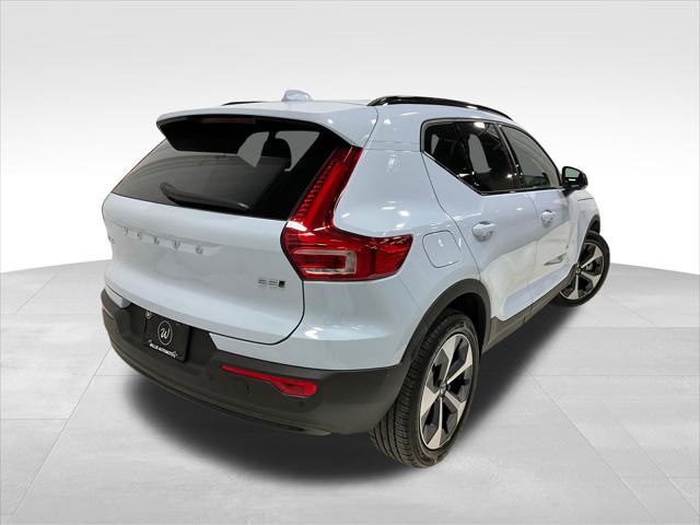 2026 Volvo XC40 Plus, B5 AWD Gas (mild hybrid), Dark