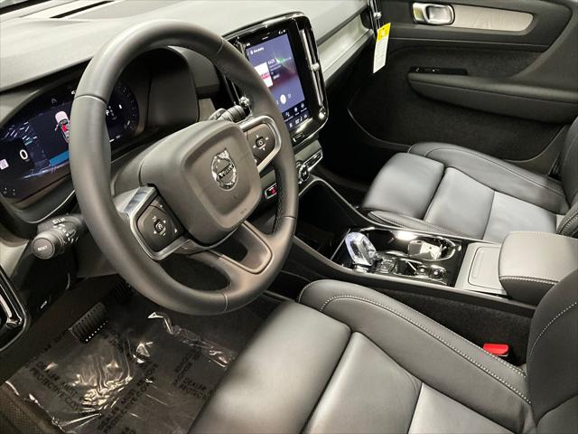 2026 Volvo XC40 Plus, B5 AWD Gas (mild hybrid), Dark