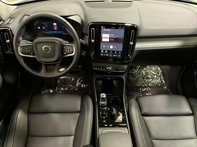 2026 Volvo XC40 Plus, B5 AWD Gas (mild hybrid), Dark