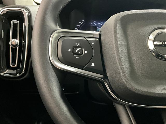 2026 Volvo XC40 Plus, B5 AWD Gas (mild hybrid), Dark
