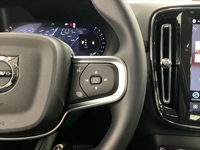 2026 Volvo XC40 Plus, B5 AWD Gas (mild hybrid), Dark