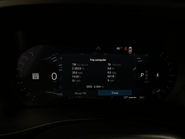 2026 Volvo XC40 Plus, B5 AWD Gas (mild hybrid), Dark