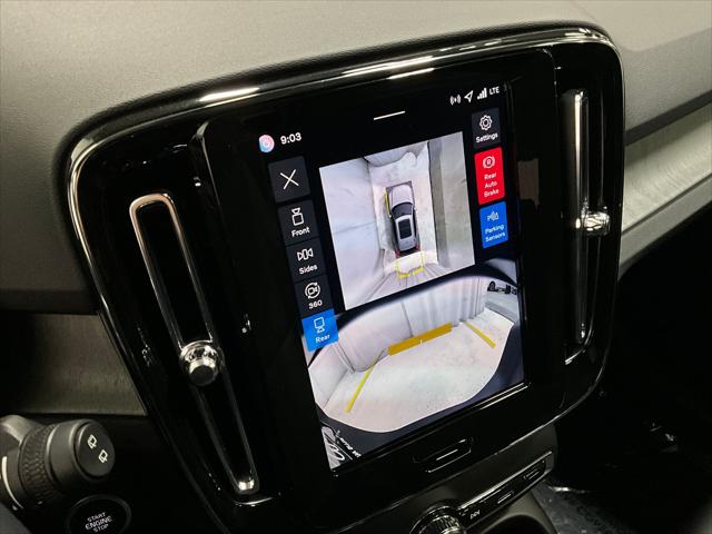 2026 Volvo XC40 Plus, B5 AWD Gas (mild hybrid), Dark