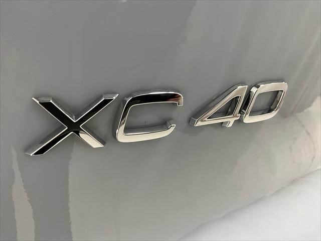 2026 Volvo XC40 Plus, B5 AWD Gas (mild hybrid), Dark