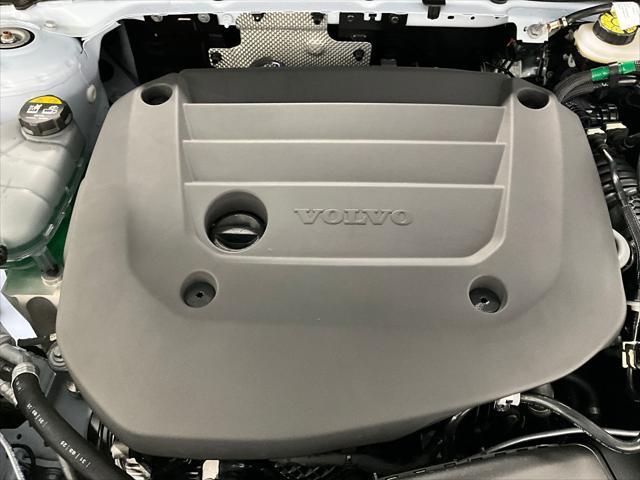 2026 Volvo XC40 Plus, B5 AWD Gas (mild hybrid), Dark