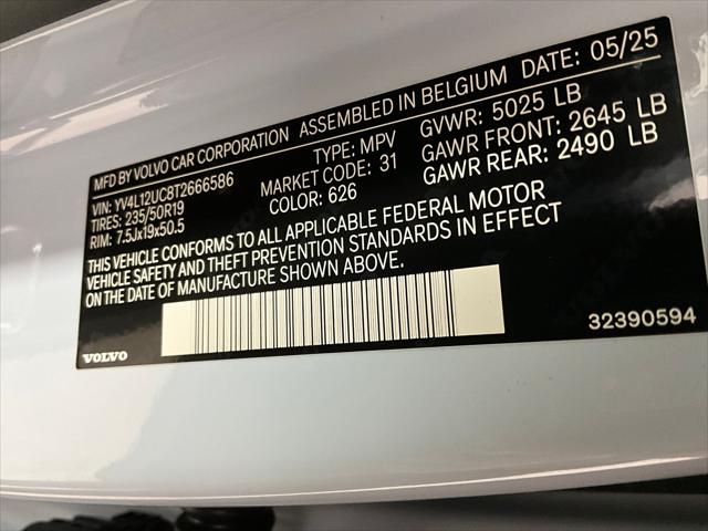 2026 Volvo XC40 Plus, B5 AWD Gas (mild hybrid), Dark