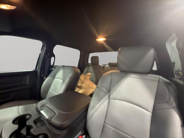 2025 RAM Ram 5500 Chassis Cab RAM 5500 TRADESMAN CHASSIS CREW CAB 4X4 60 CA