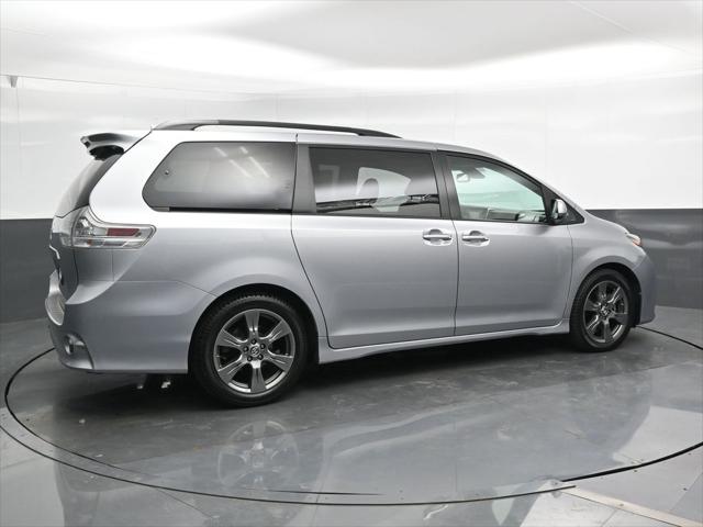 2018 Toyota Sienna SE 8 Passenger