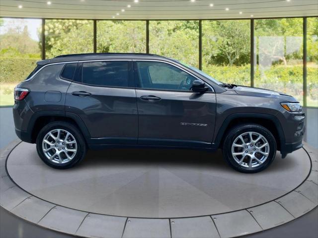 2022 Jeep Compass Latitude Lux 4x4