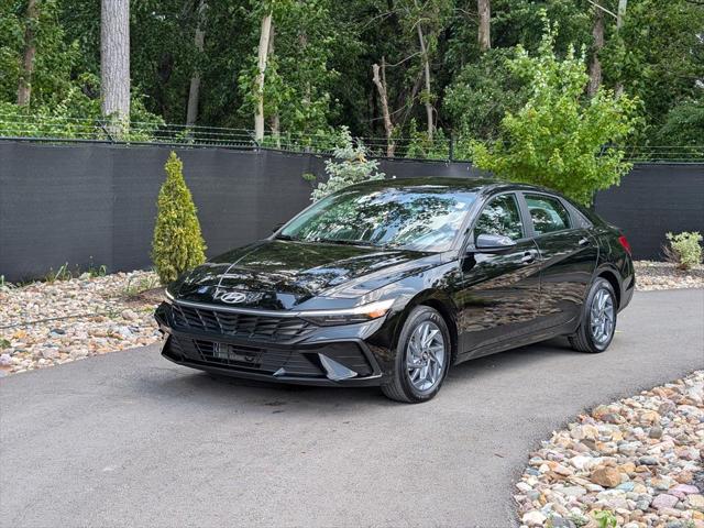 2024 Hyundai Elantra Hybrid Blue 2024 Hyundai Elantra Hybrid Blue
