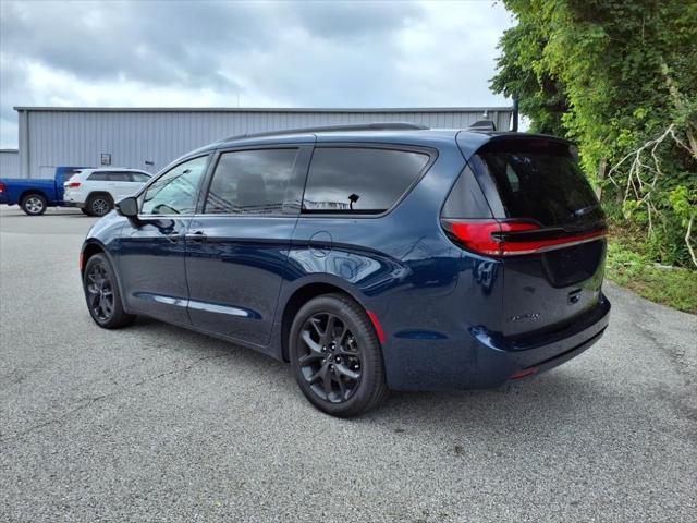 2024 Chrysler Pacifica Limited AWD
