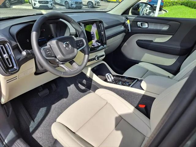 2026 Volvo XC40 Plus, B5 AWD Gas (mild hybrid), Dark