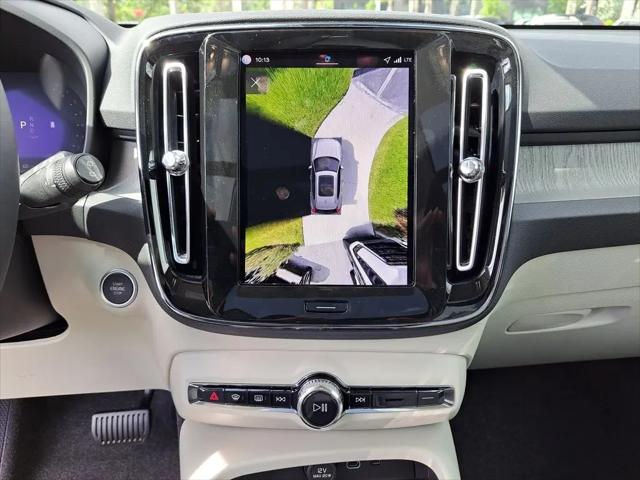 2026 Volvo XC40 Plus, B5 AWD Gas (mild hybrid), Dark