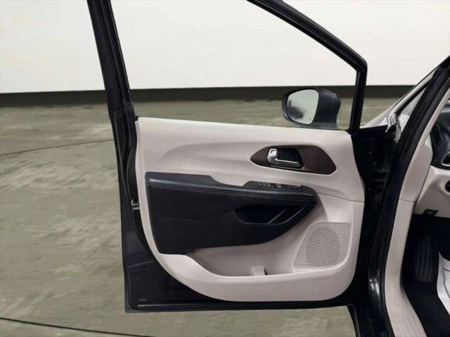 2021 Chrysler Voyager LXI